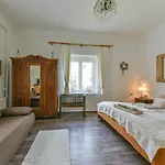 Halháza Erdészlak *