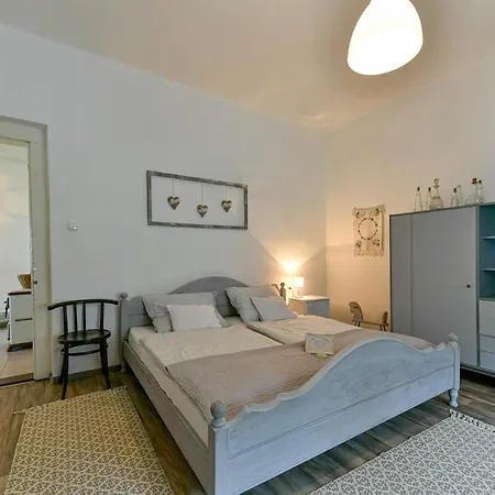 Halháza Erdészlak Apartamento Sirok