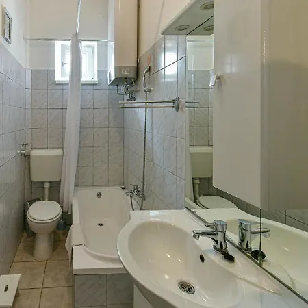 Halháza Erdészlak Apartman