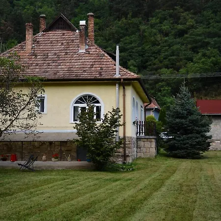 Halháza Erdészlak * Sirok